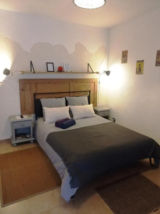 Comme un petit gîte au coeur du vieux village Eyragues Appartement