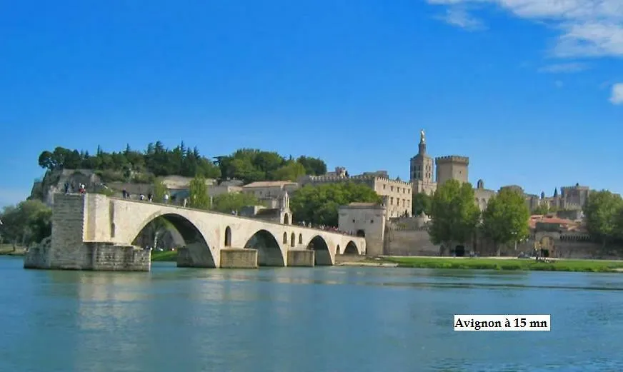 Comme un petit gîte au coeur du vieux village Eyragues France